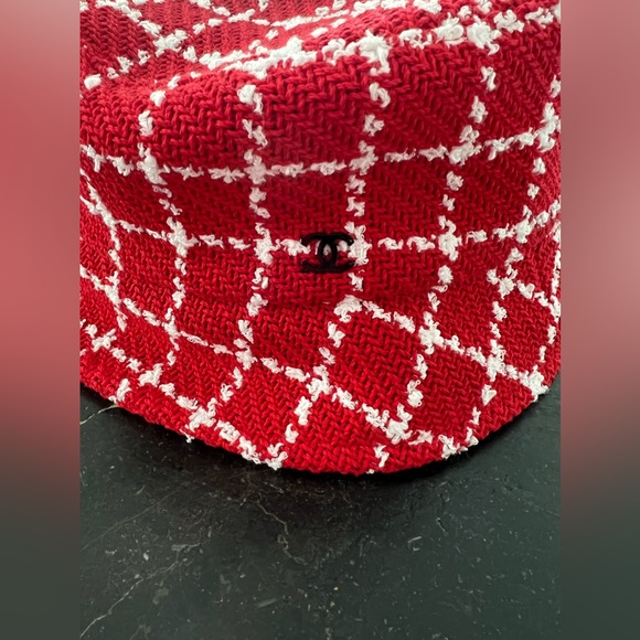 CHANEL BUCKET HAT - Picture 2 of 9